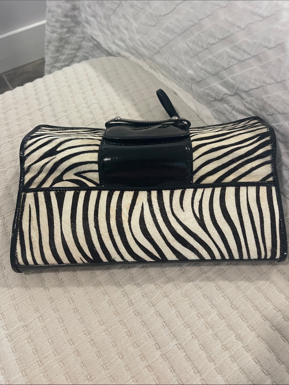 Alfani Black and White Zebra-Print Wristlet Clutch - Picture 5 of 8